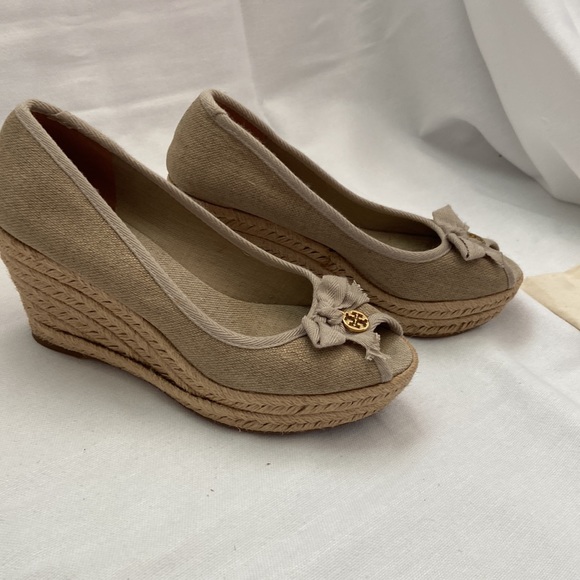 Tory Burch Jackie peep toe canvas beige espadrille wedge heel size 7.5 - Picture 2 of 12